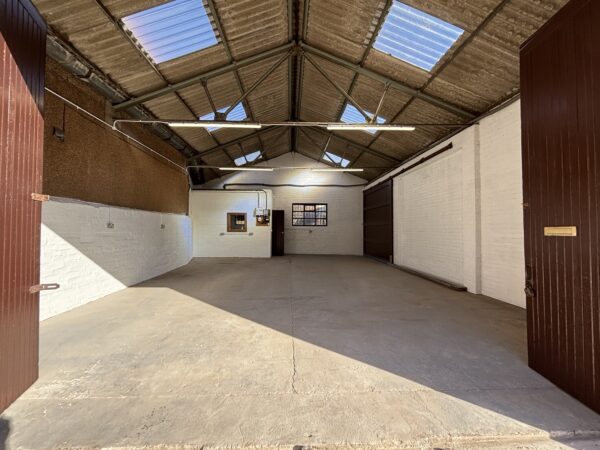 img_5289 850 sqft Workshop Unit with Secure Yard 36A Commercial Street Markinch