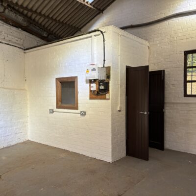 img_5291 850 sqft Workshop Unit with Secure Yard 36A Commercial Street Markinch